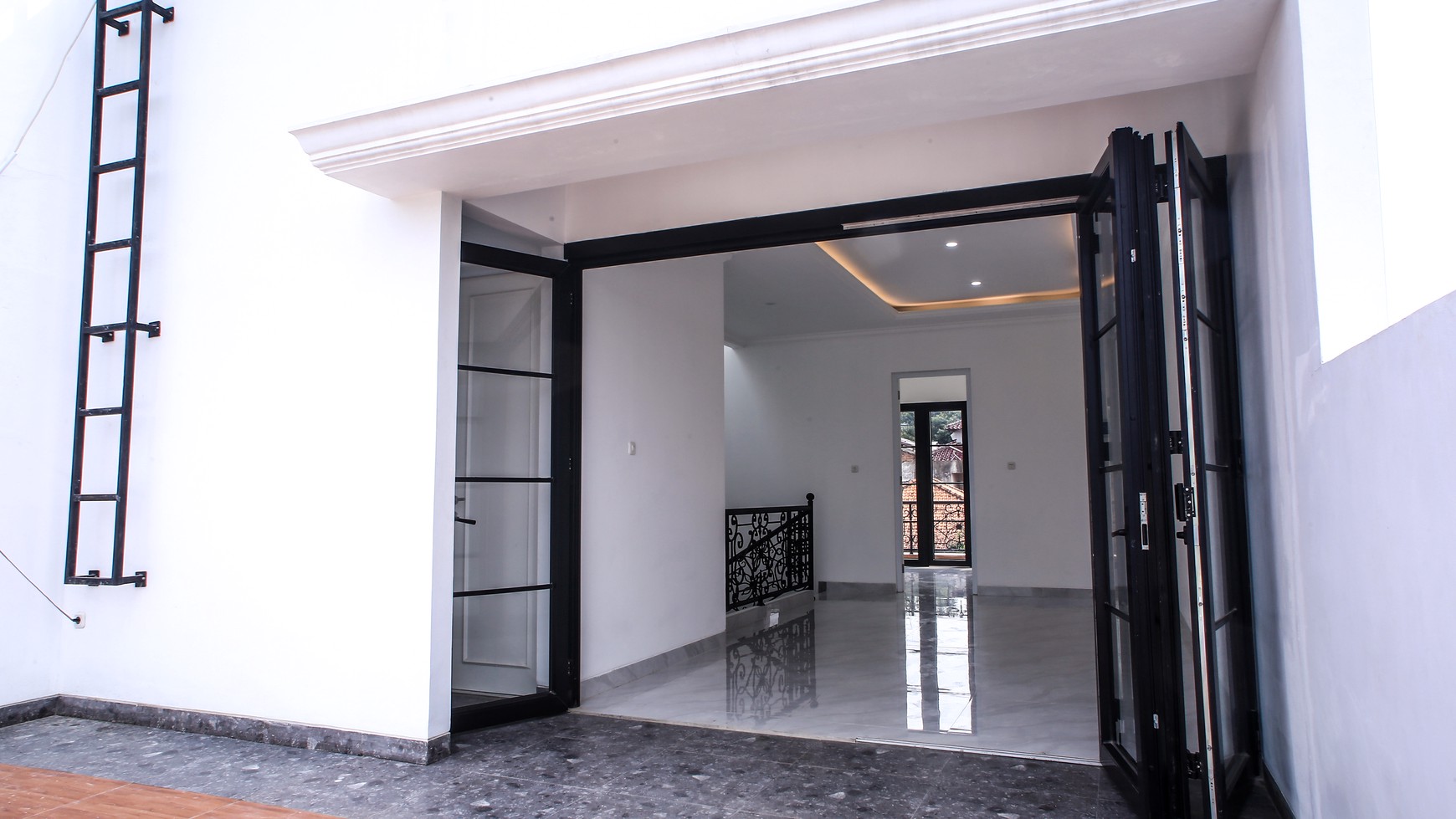 Rumah Baru Desain Mewah Modern dan Siap Huni @Kesehatan Bawah, Bintaro