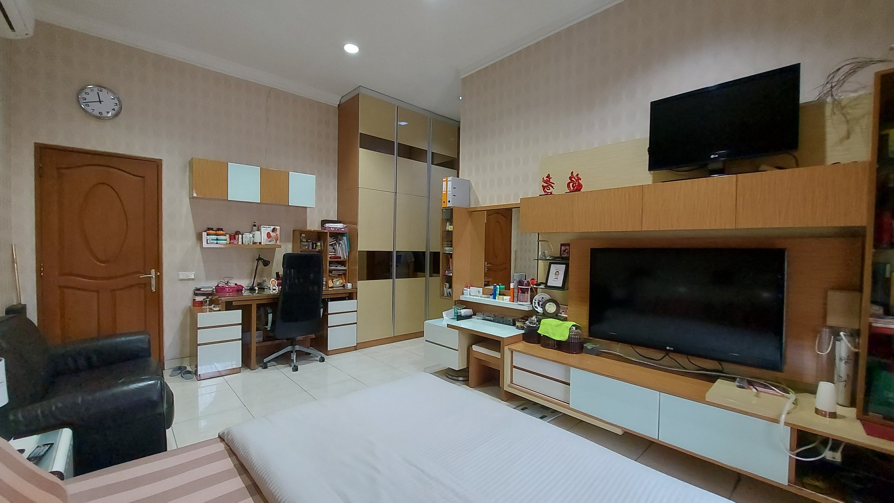 Rumah hoek timur selatan siap pakai dekat Jln. Biak, Cideng, Gambir