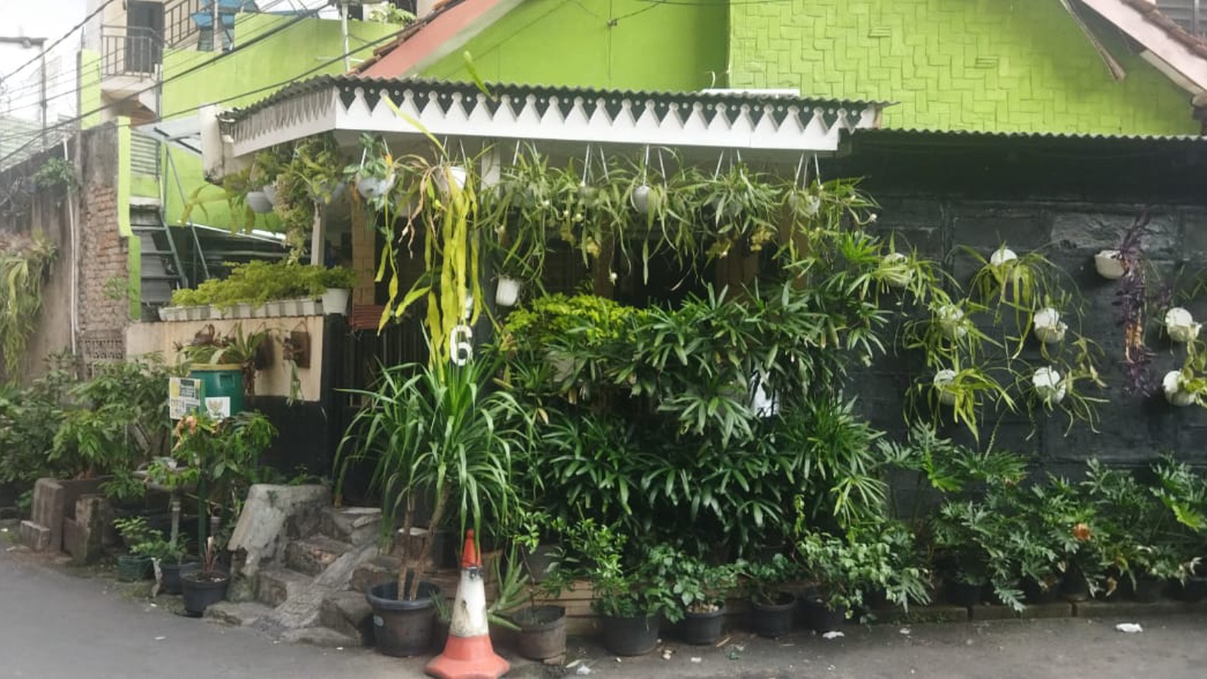 Rumah hitung tanah area kebon kacang cocok untuk investasi 