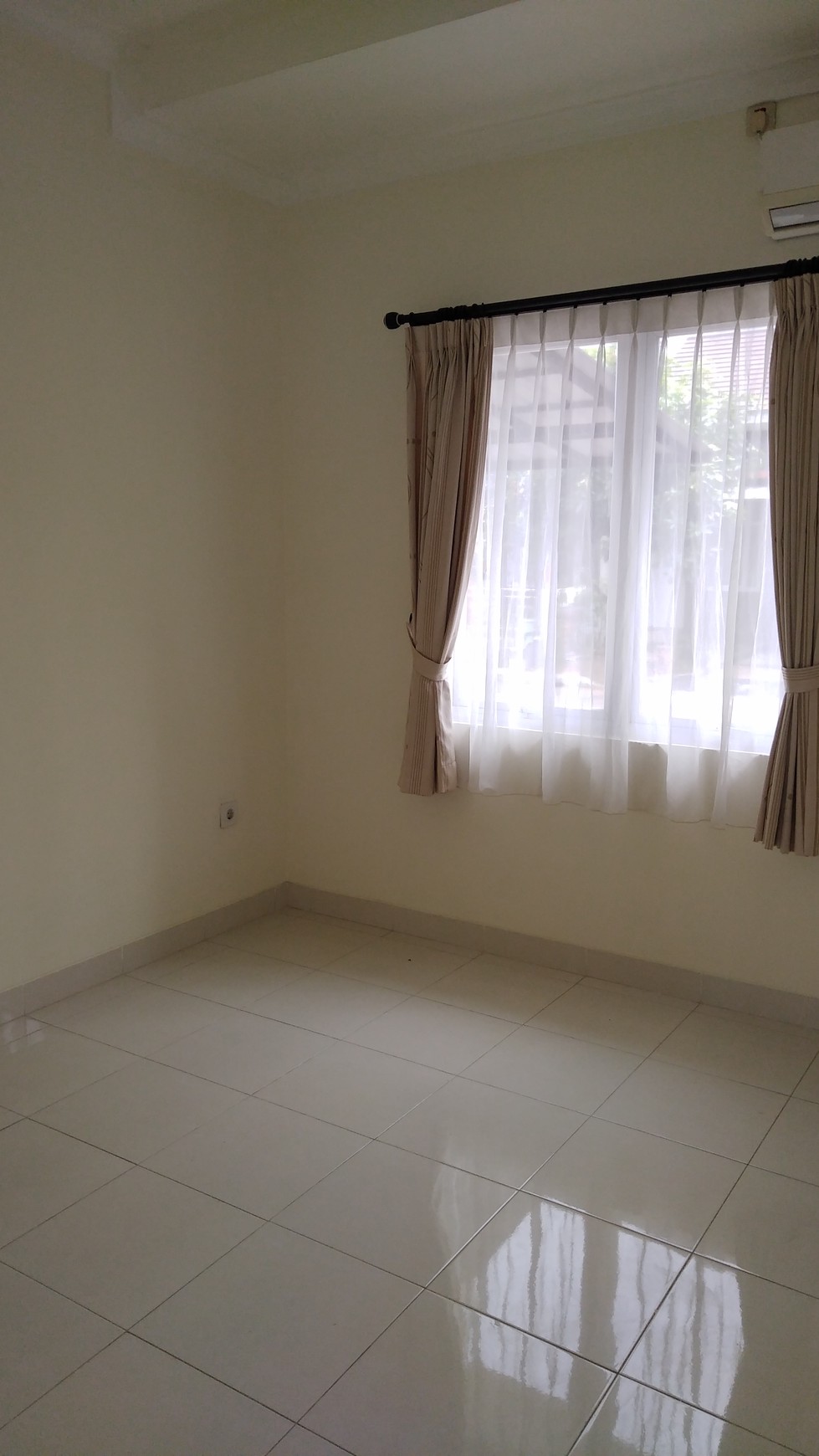 Rumah Cluster Bebas Banjir De Oranje Grand Wisata Bekasi