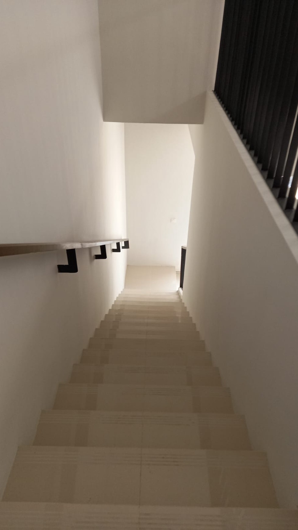 Rumah Bagus Fully Furnished Di Cluster Discovery Residence Bintaro Jaya