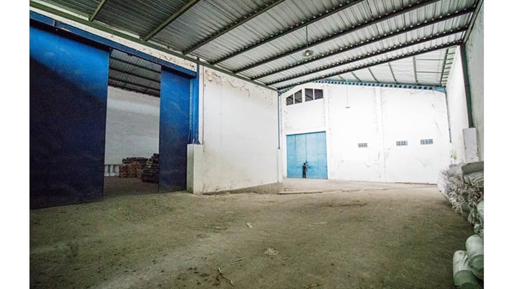 1461. TOKO serta 2 UNIT GUDANG BESAR