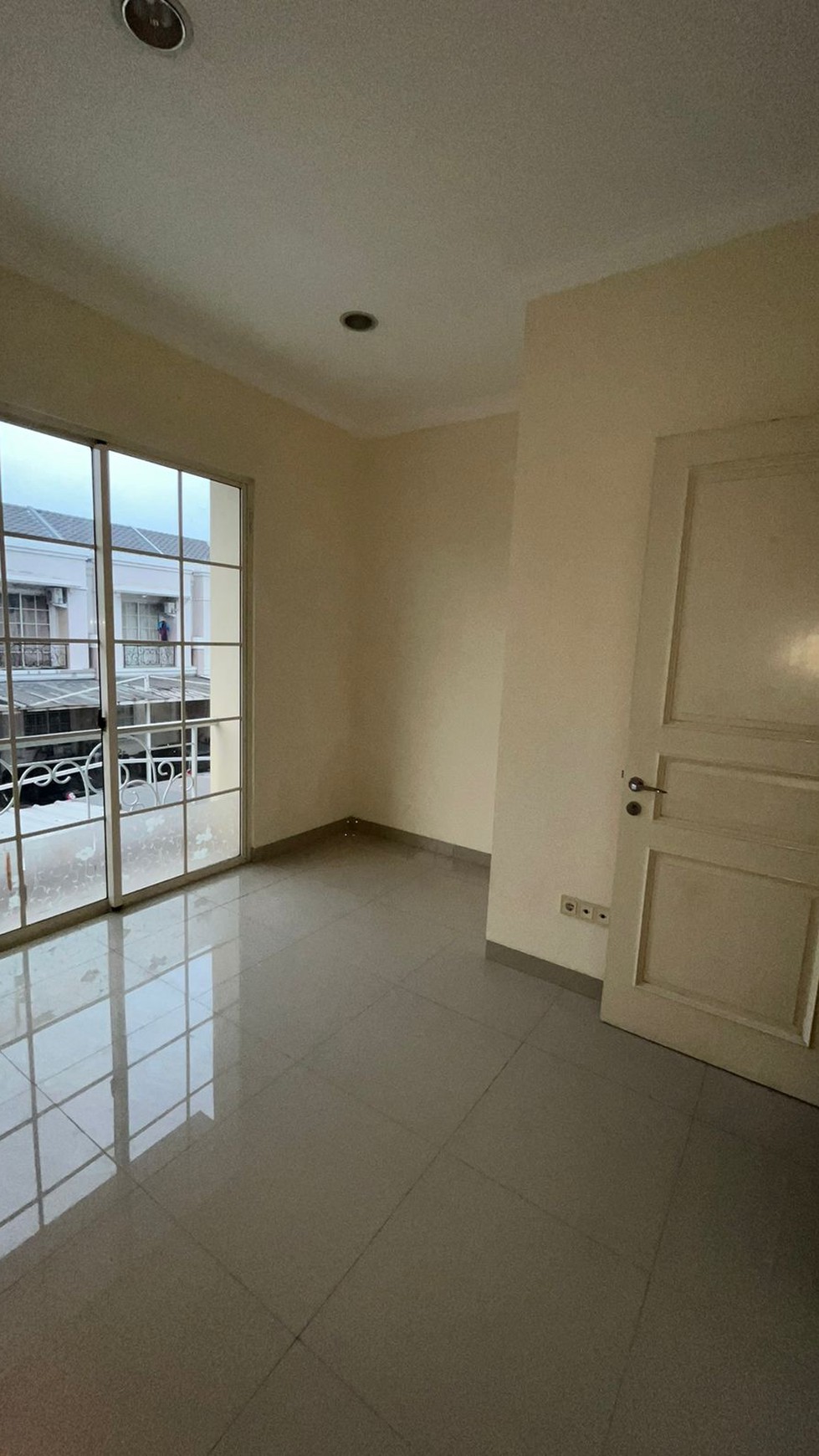 Rumah Asri Green Lake City, Cluster West Europe, 2 Kamar Tidur