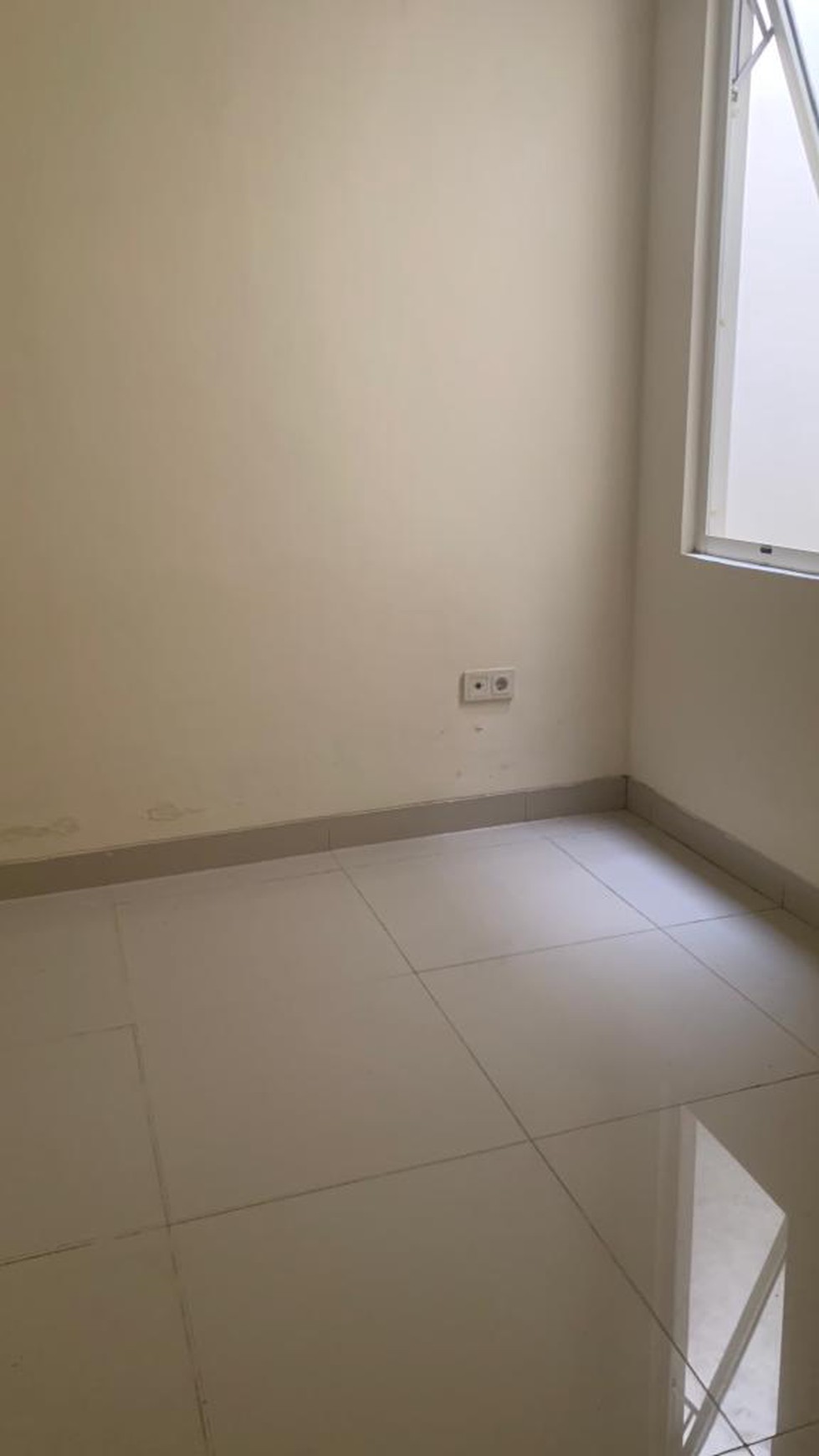 Rumah Asri Green Lake City, Cluster West Europe, 2 Kamar Tidur