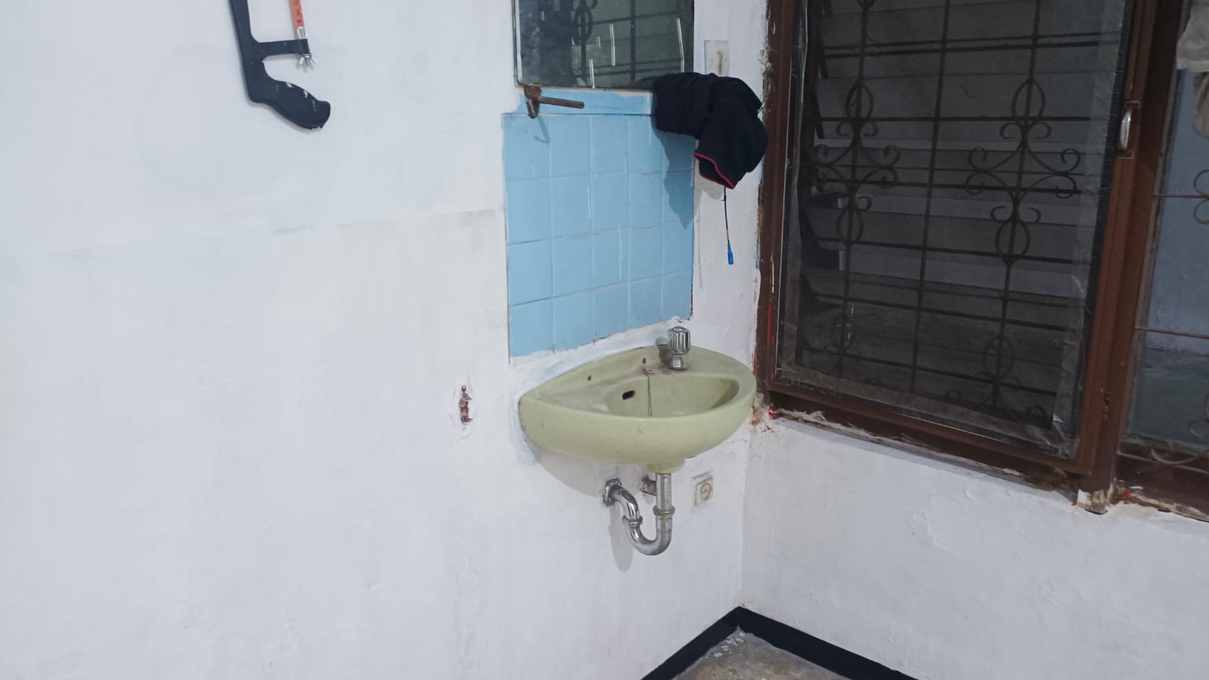1449. Disewakan rumah di Gayungsari