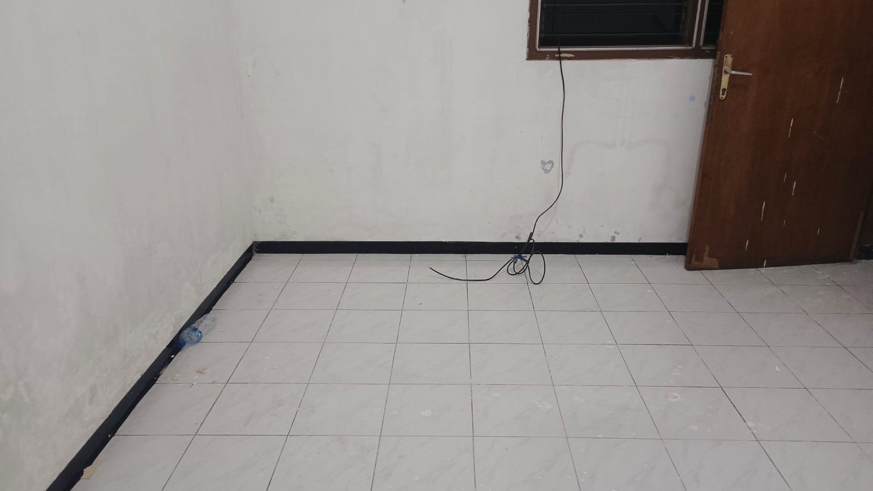 1449. Disewakan rumah di Gayungsari
