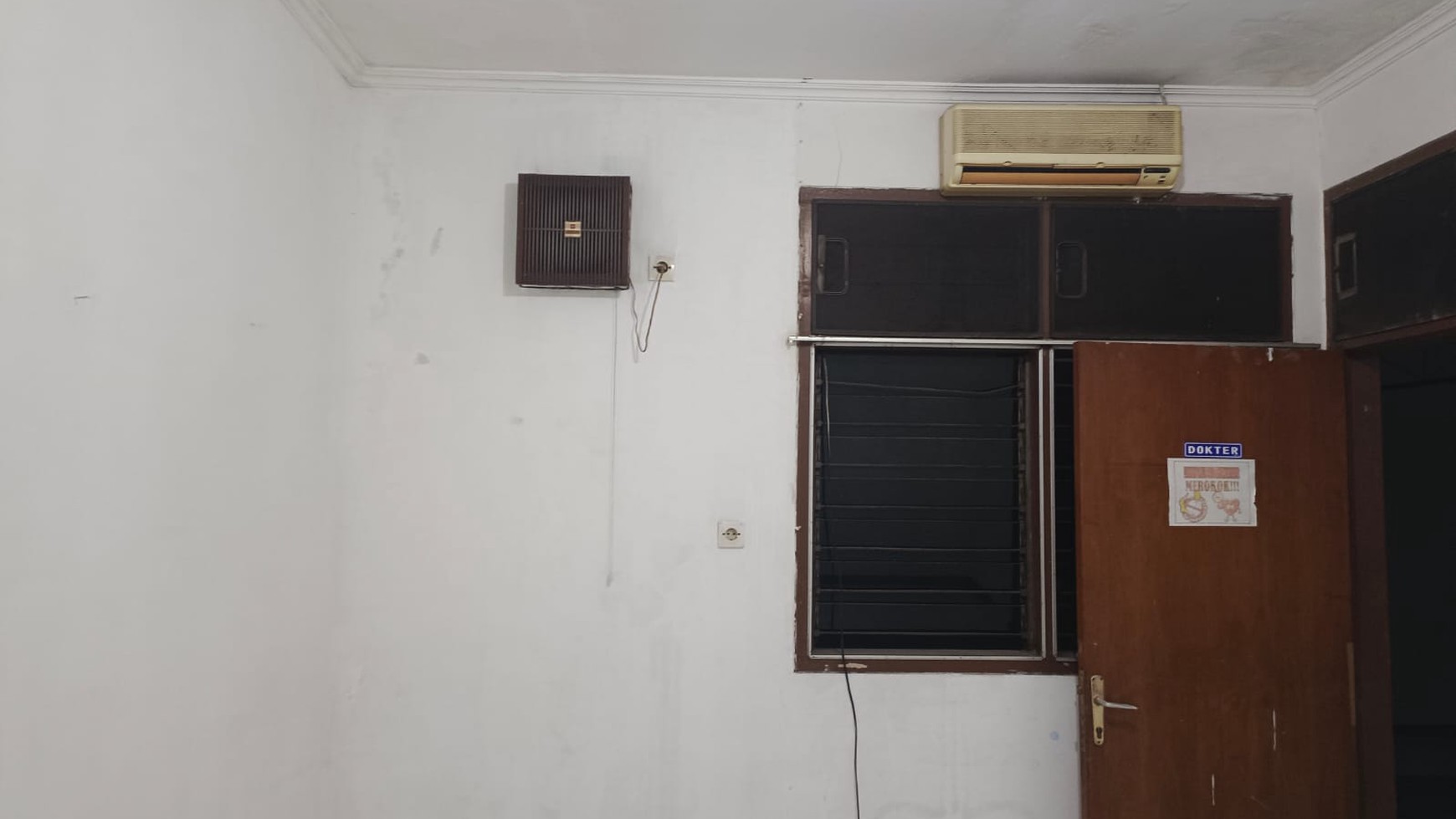 1449. Disewakan rumah di Gayungsari