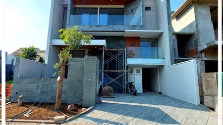 Dijual Rumah Woodland Citraland Surabaya New Baru SMART Home Teknologi SPLIT level 2,5 Lantai 