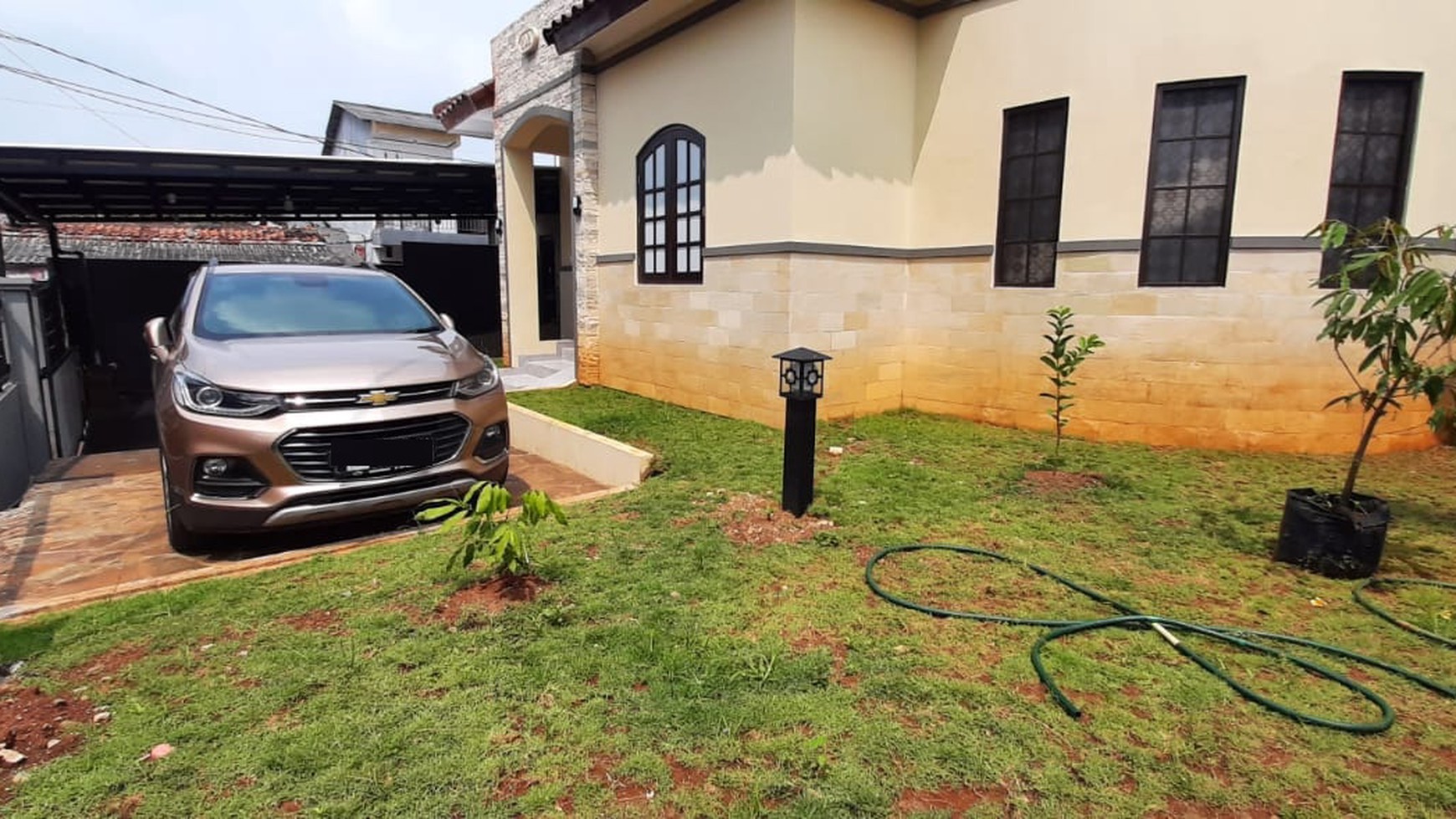 Rumah ada pool di komp Unilever Rempoa TangSel....