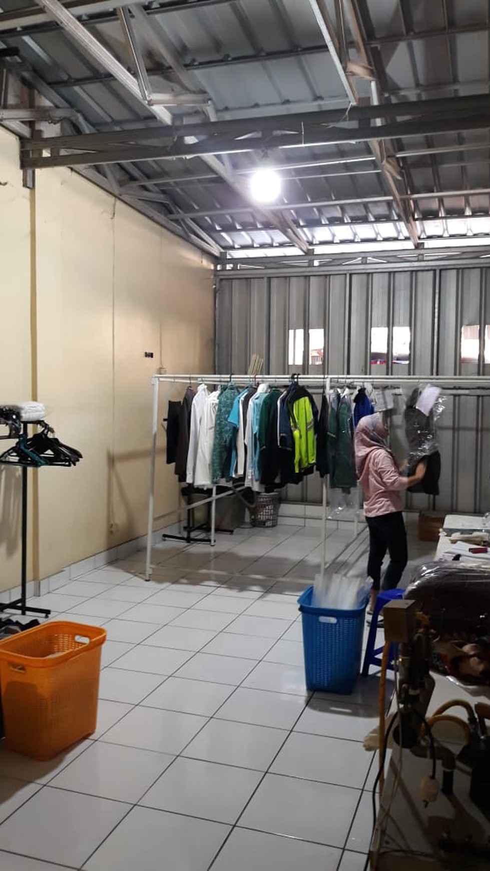 Rumah usaha loundry di Pondok Pinang dekat dg TB Simatupang JakSel....