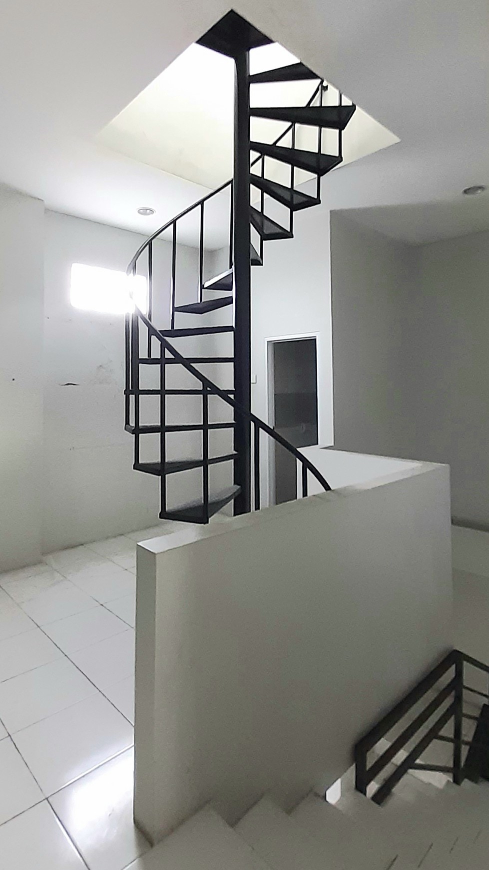 Jual Cepat ! Ruko 3,5 Lantai di  Kawasan Bintaro Luas 200m, Harga 4.2M Nego