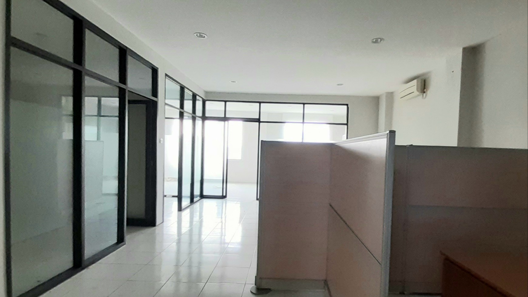 Jual Cepat ! Ruko 3,5 Lantai di  Kawasan Bintaro Luas 200m, Harga 4.2M Nego