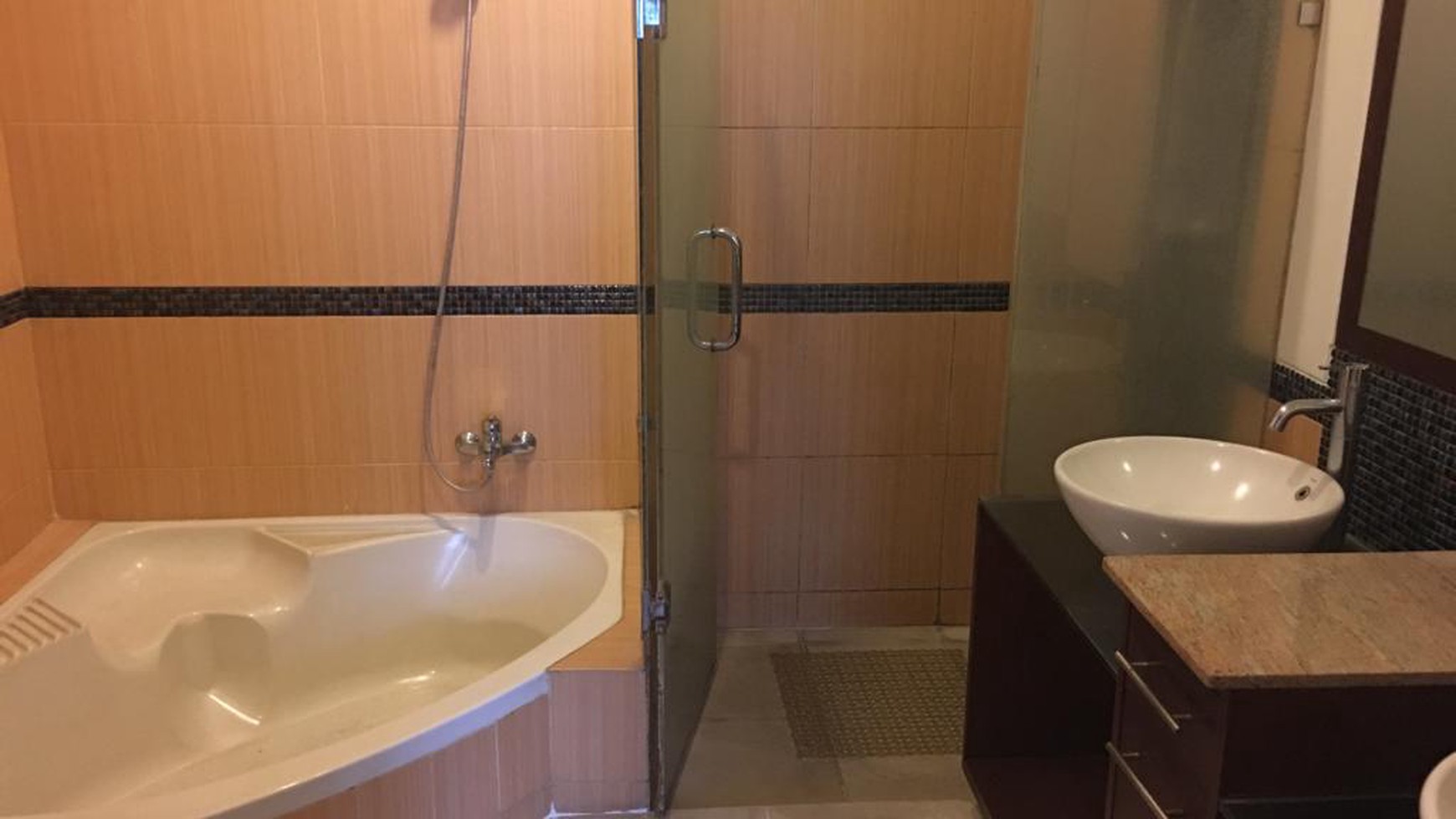 Rumah Bagus Siap Huni dan Asri di Jalan Anggur Barat, Cipete, Jakarta Selatan 