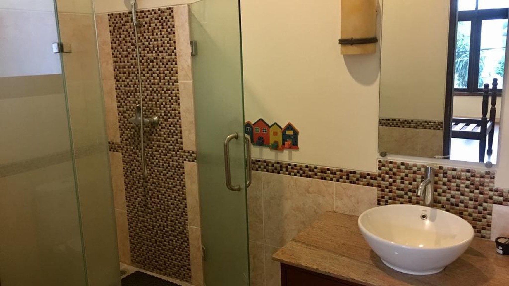 Rumah Bagus Siap Huni dan Asri di Jalan Anggur Barat, Cipete, Jakarta Selatan 