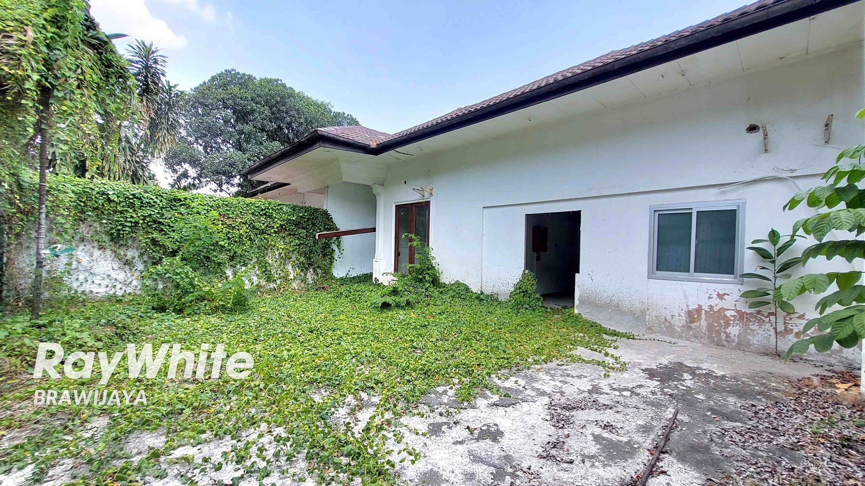 RUMAH DI PATRA KUNINGAN, JAKARTA SELATAN, HITUNG TANAH SAJA