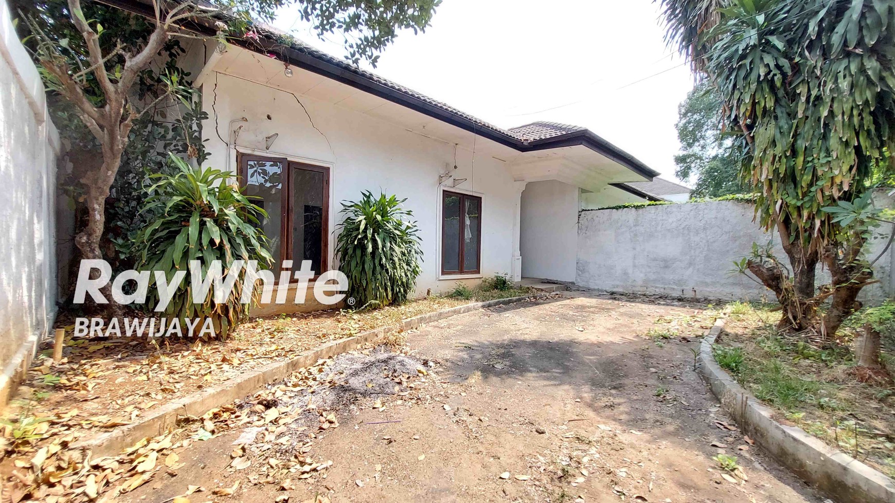 RUMAH DI PATRA KUNINGAN, JAKARTA SELATAN, HITUNG TANAH SAJA