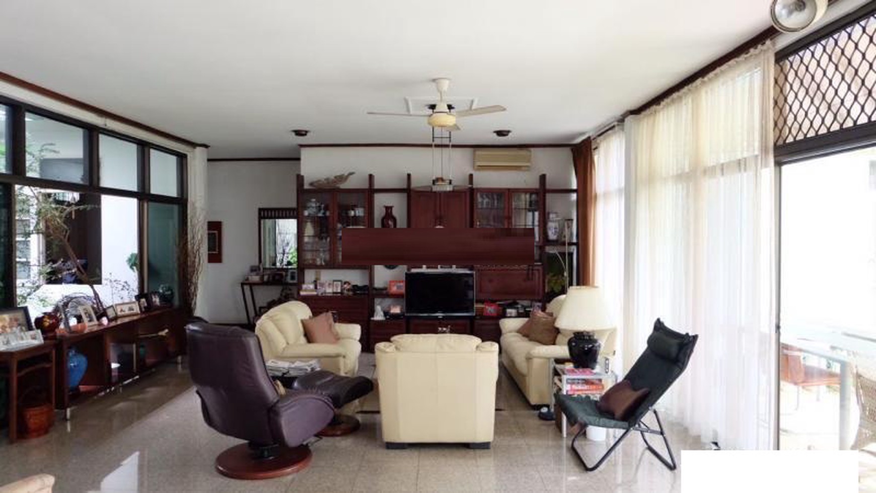 Rumah Luas Diarea Kemang, HItung Tanah Saja Dekat Gatte  JORR