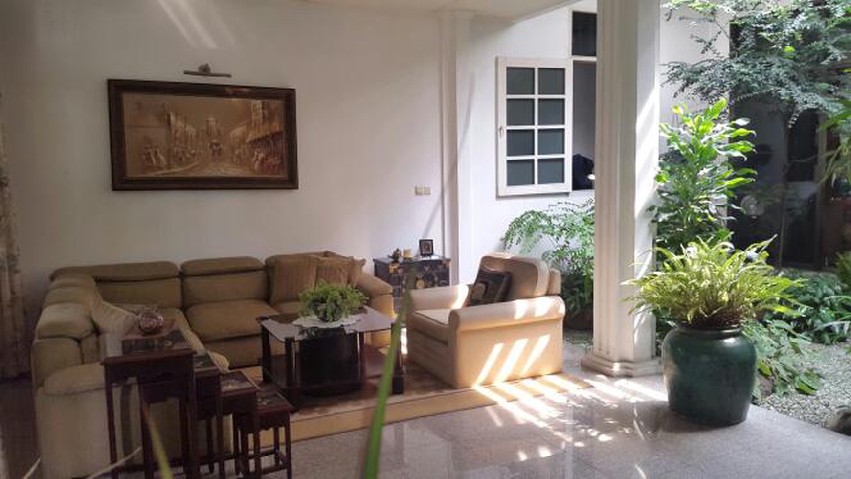 Rumah Luas Diarea Kemang, HItung Tanah Saja Dekat Gatte  JORR