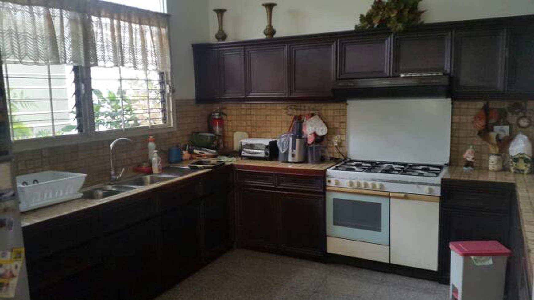 Rumah Luas Diarea Kemang, HItung Tanah Saja Dekat Gatte  JORR