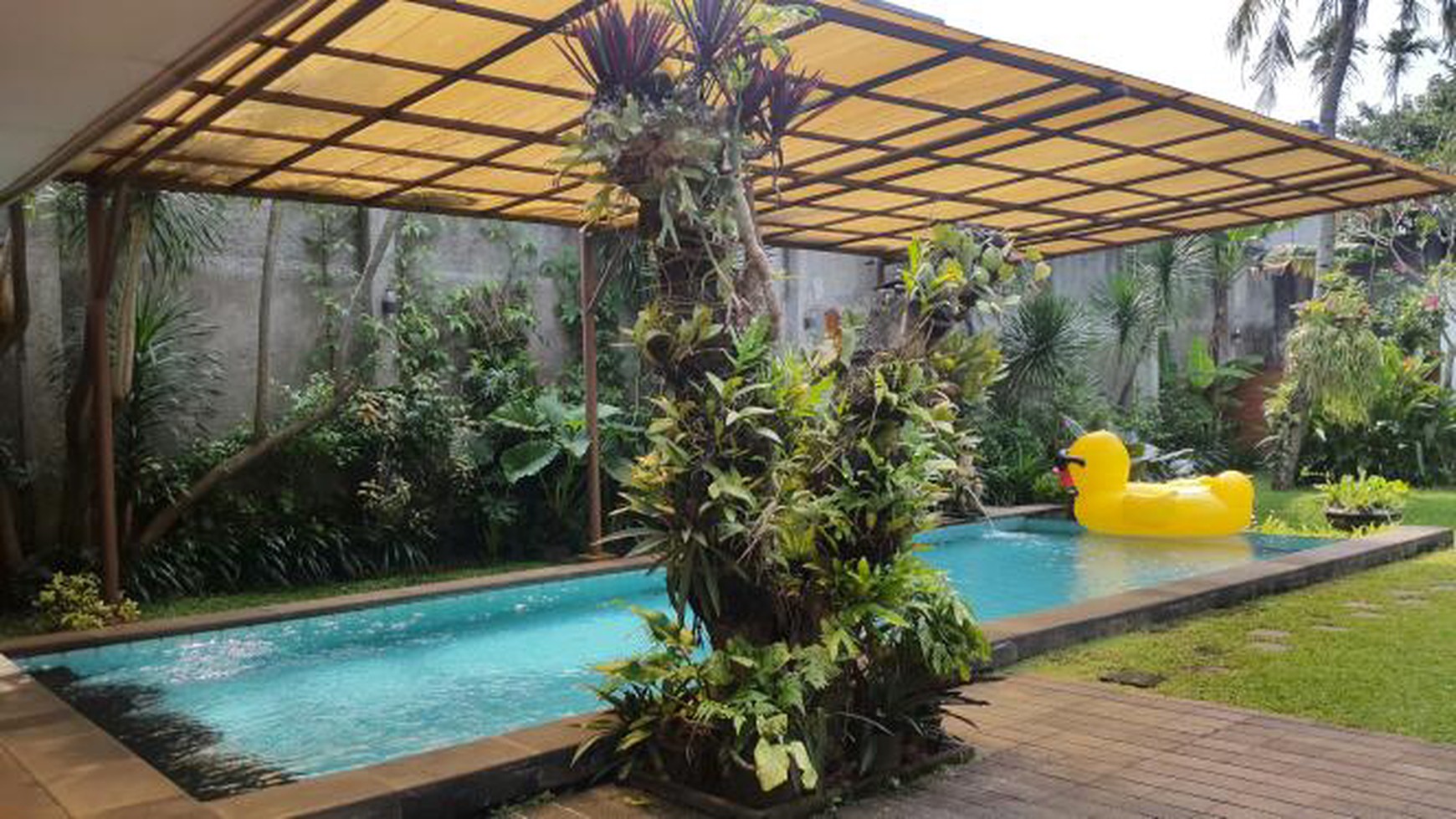 Rumah Luas Diarea Kemang, HItung Tanah Saja Dekat Gatte  JORR