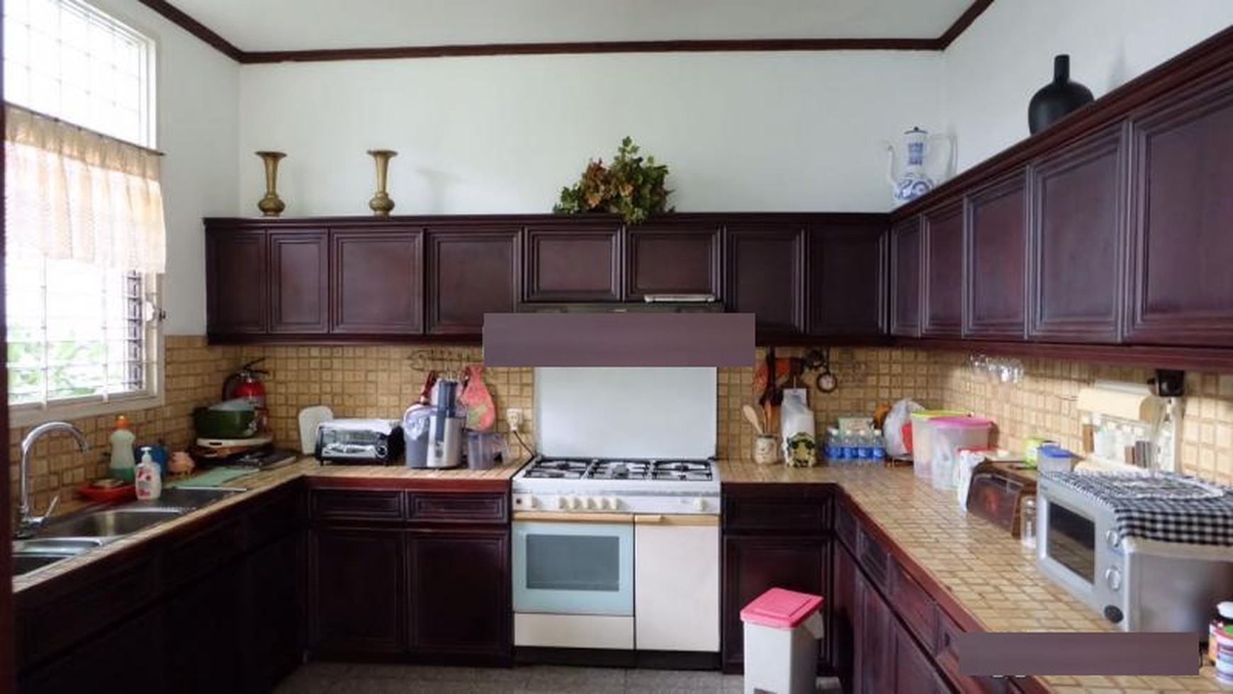 Rumah Luas Diarea Kemang, HItung Tanah Saja Dekat Gatte  JORR