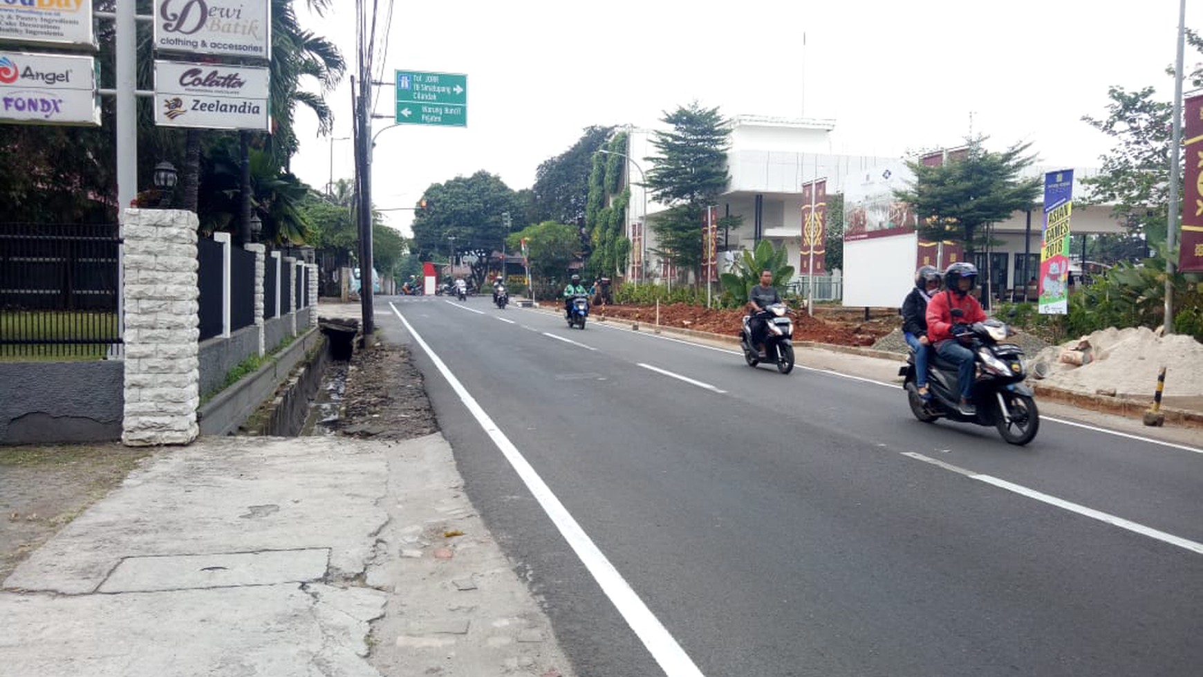 Rumah Luas Diarea Kemang, HItung Tanah Saja Dekat Gatte  JORR