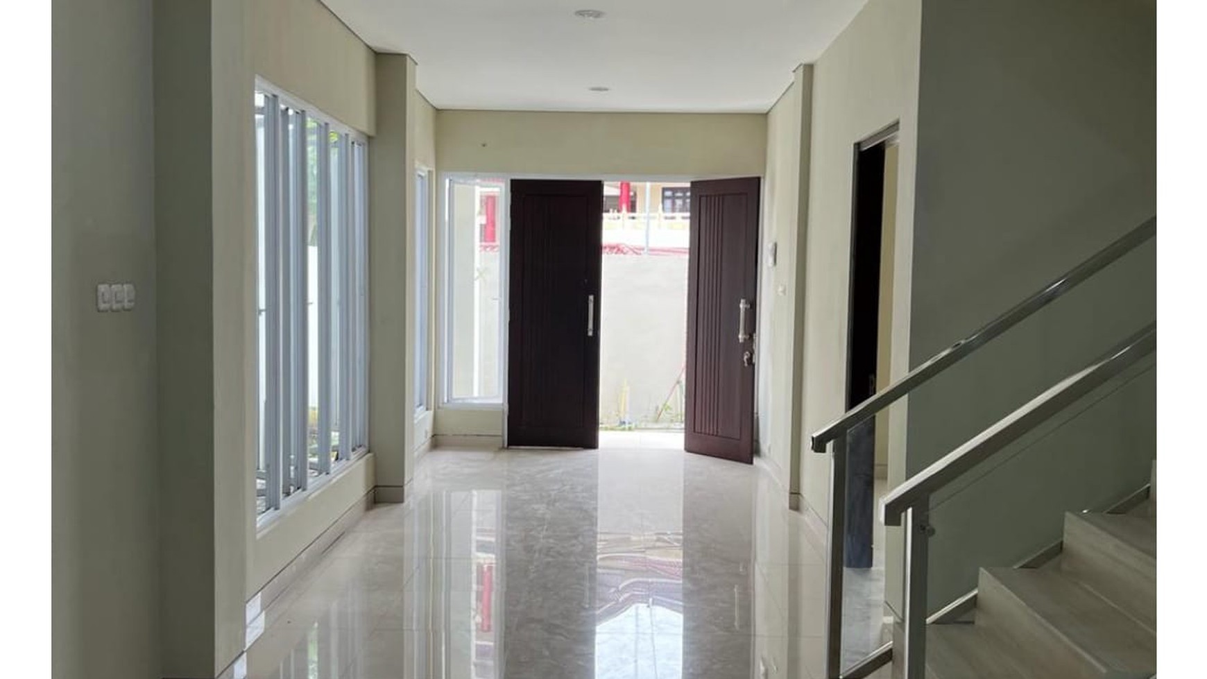 1384. Dijual Rumah Villa Valensia Pakuwon Indah Surabaya Barat 