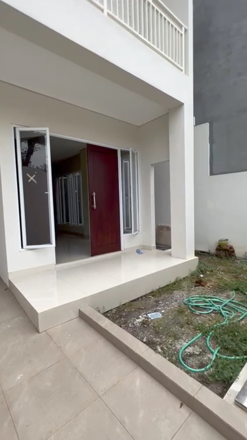 1384. Dijual Rumah Villa Valensia Pakuwon Indah Surabaya Barat 