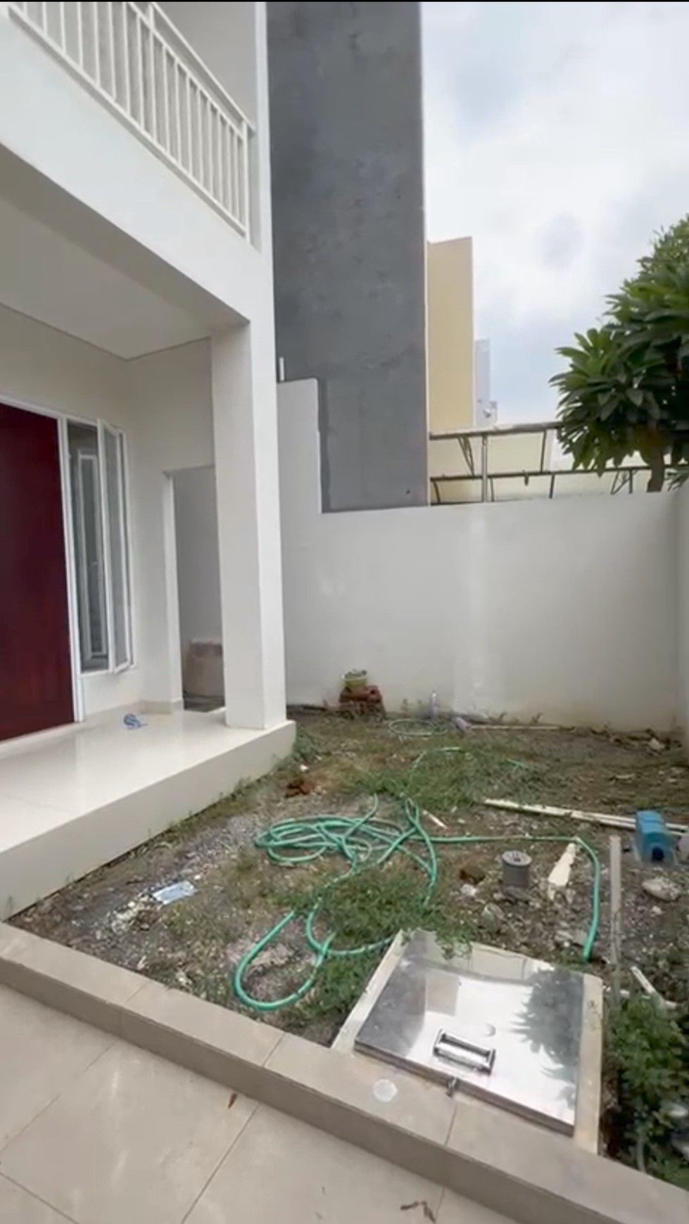 1384. Dijual Rumah Villa Valensia Pakuwon Indah Surabaya Barat 