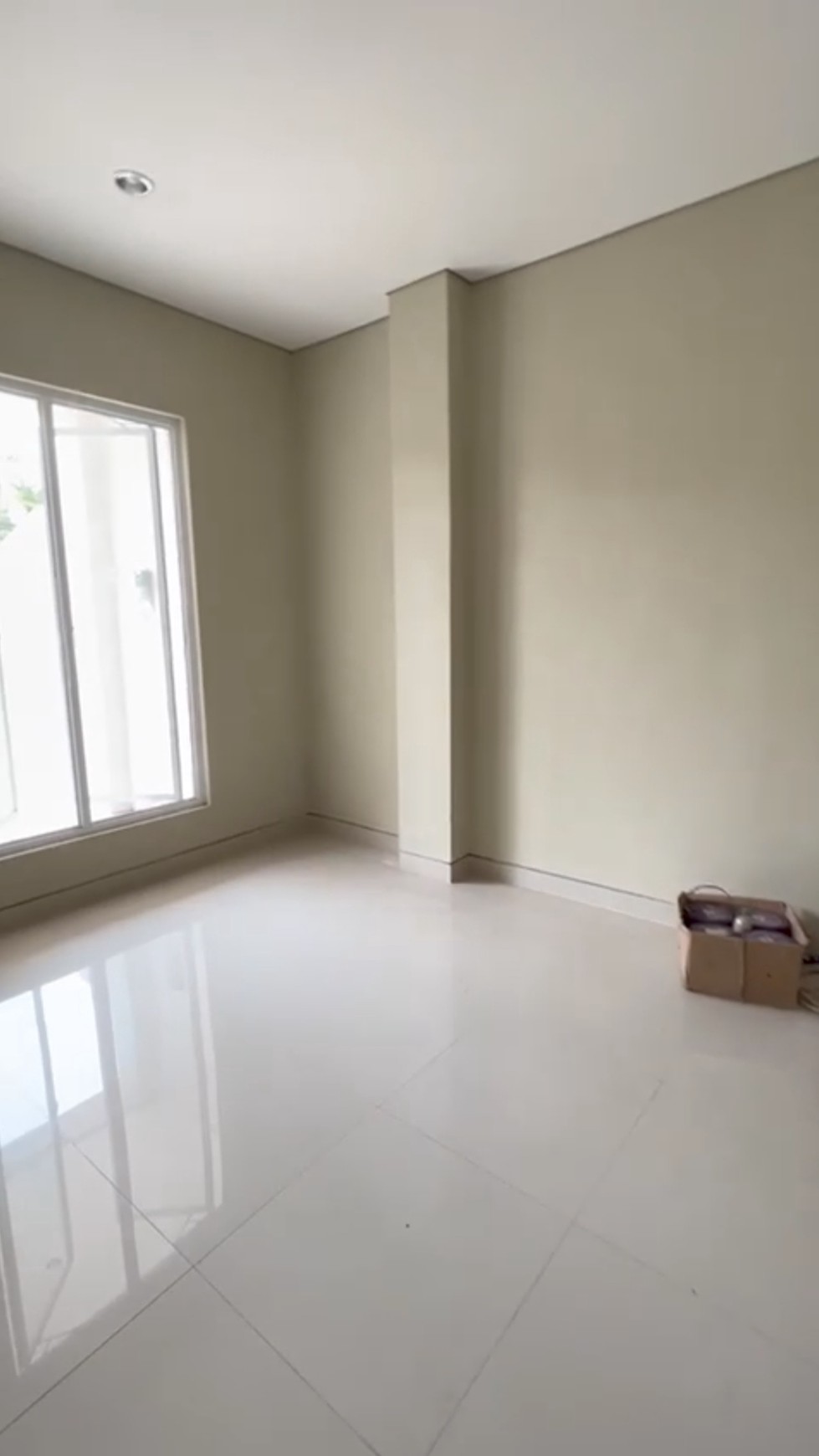 1384. Dijual Rumah Villa Valensia Pakuwon Indah Surabaya Barat 