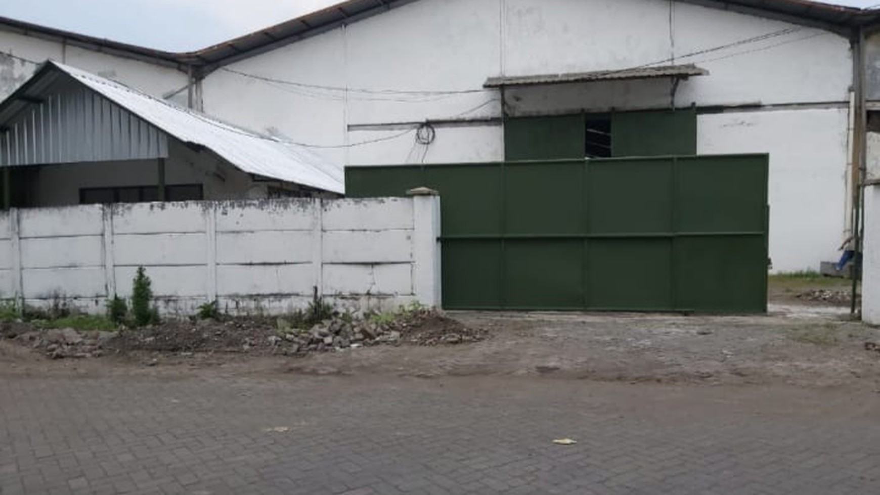 1375. Disewakan Gudang Osowilangun Permai