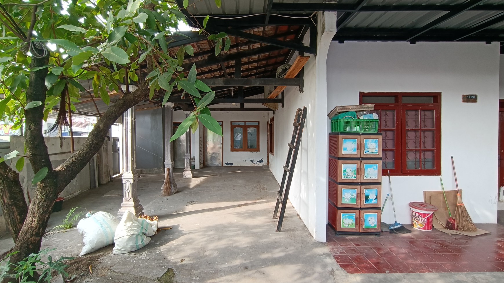 1359. Dijual Rumah Mangga IV Pondok Candra 