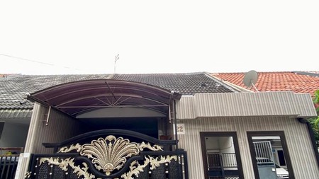 1356. Dijual Rumah Full Renovasi di Bronggolan, Surabaya