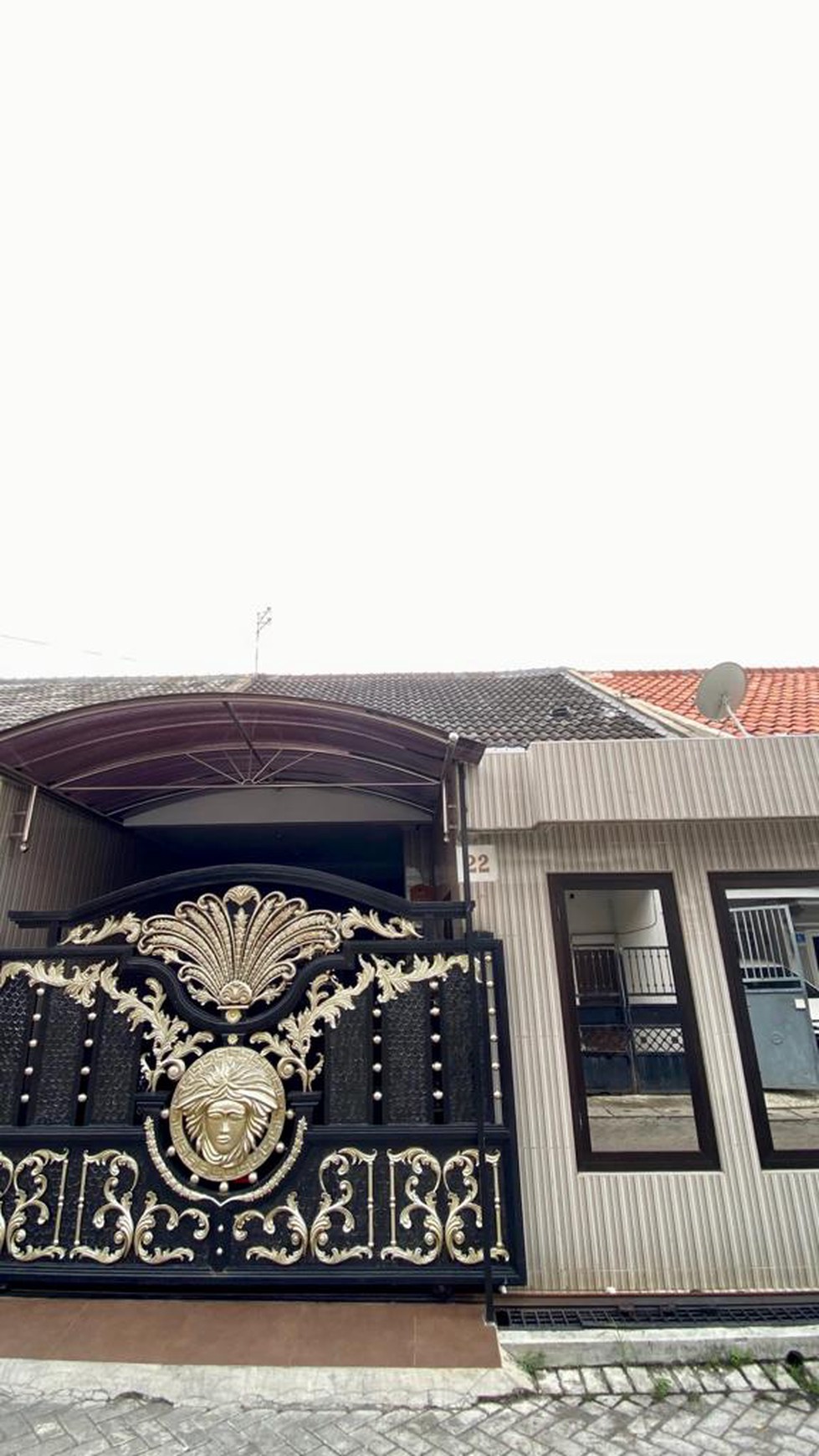 1356. Dijual Rumah Full Renovasi di Bronggolan, Surabaya