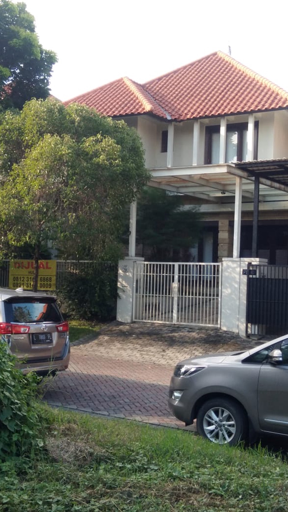 1343. Dijual Rumah Graha Family Surabaya