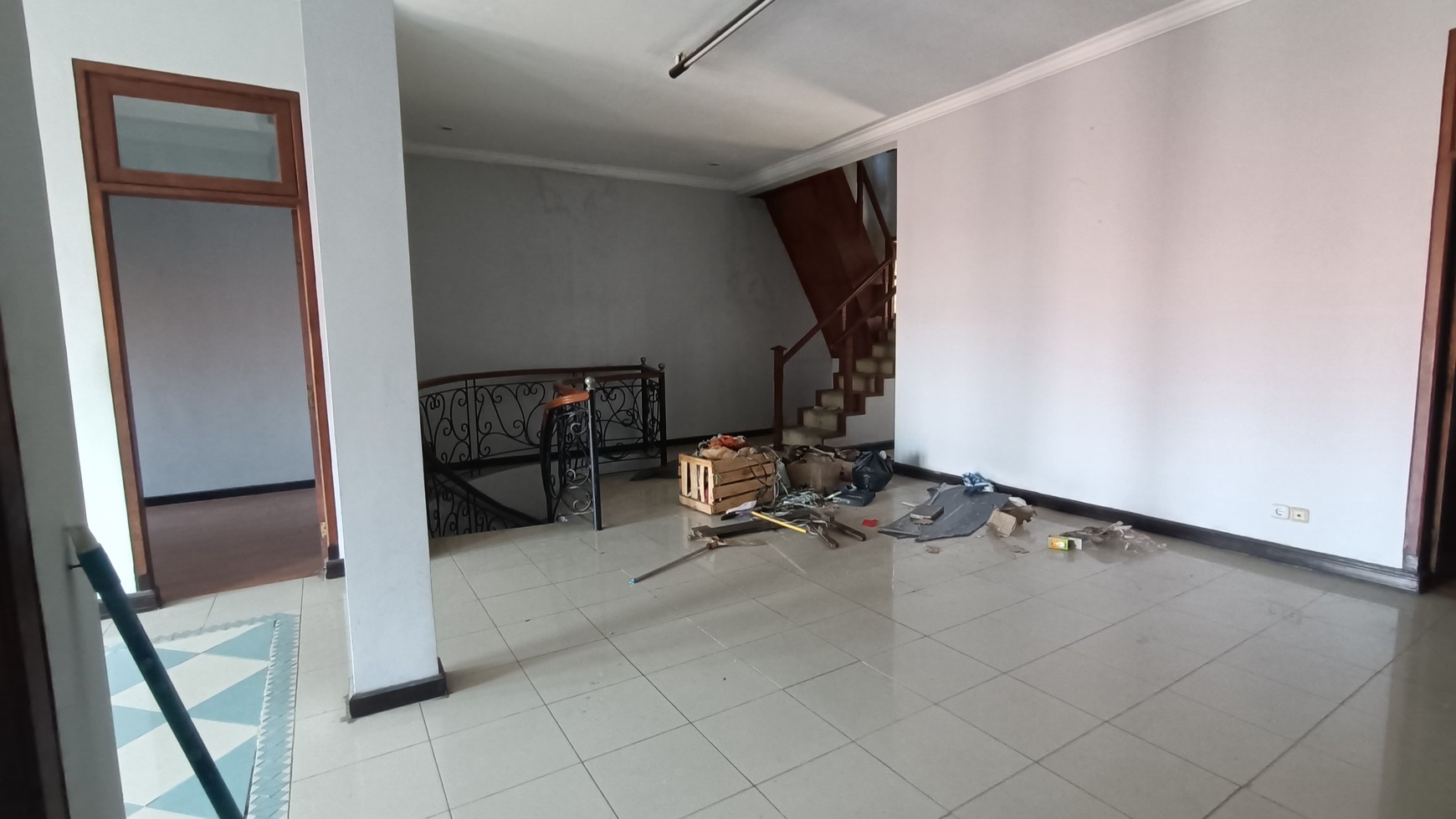 1313. Dijual Rumah di Rungkut Barata 