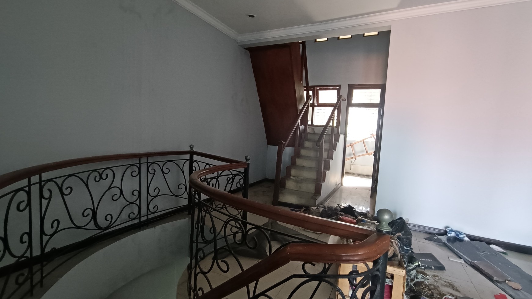 1313. Dijual Rumah di Rungkut Barata 