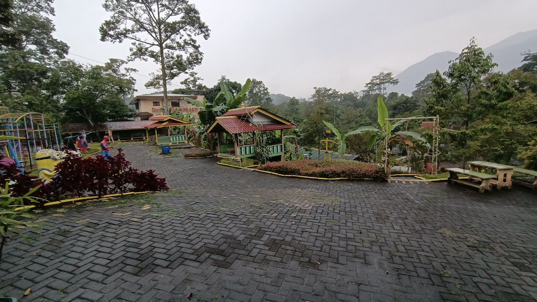 1327. Tempat wahana, kuliner, wisata outbound Jl. Duyung Trawas