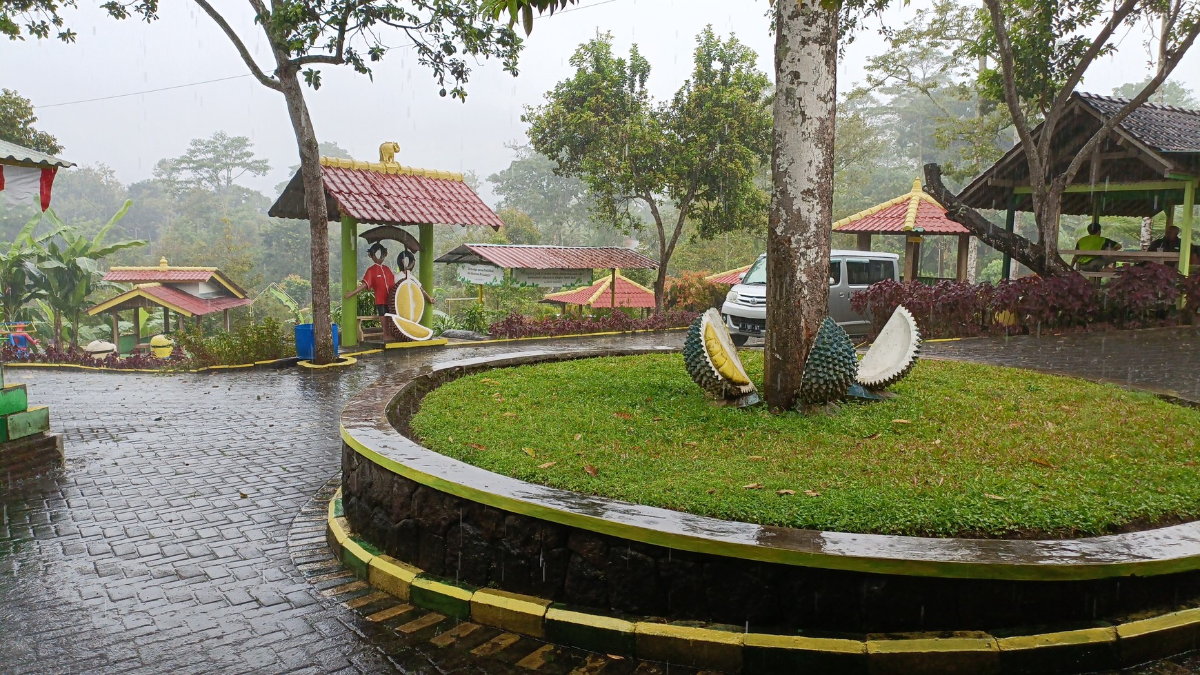 1327. Tempat wahana, kuliner, wisata outbound Jl. Duyung Trawas