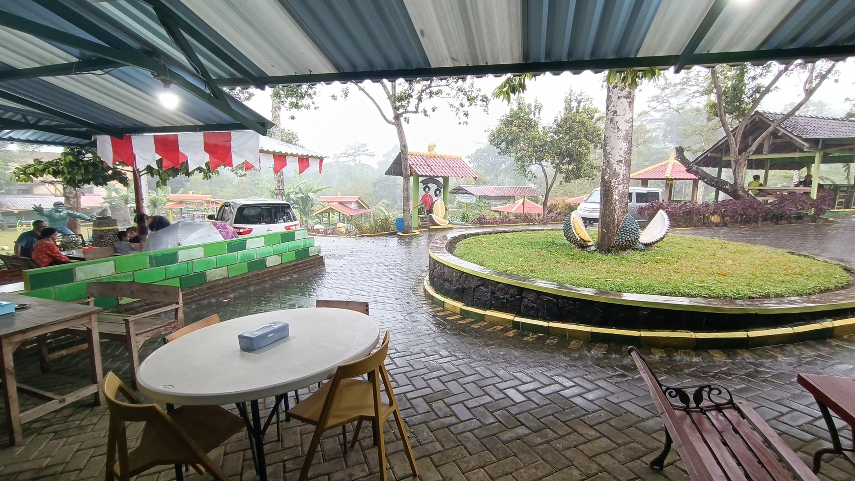 1327. Tempat wahana, kuliner, wisata outbound Jl. Duyung Trawas