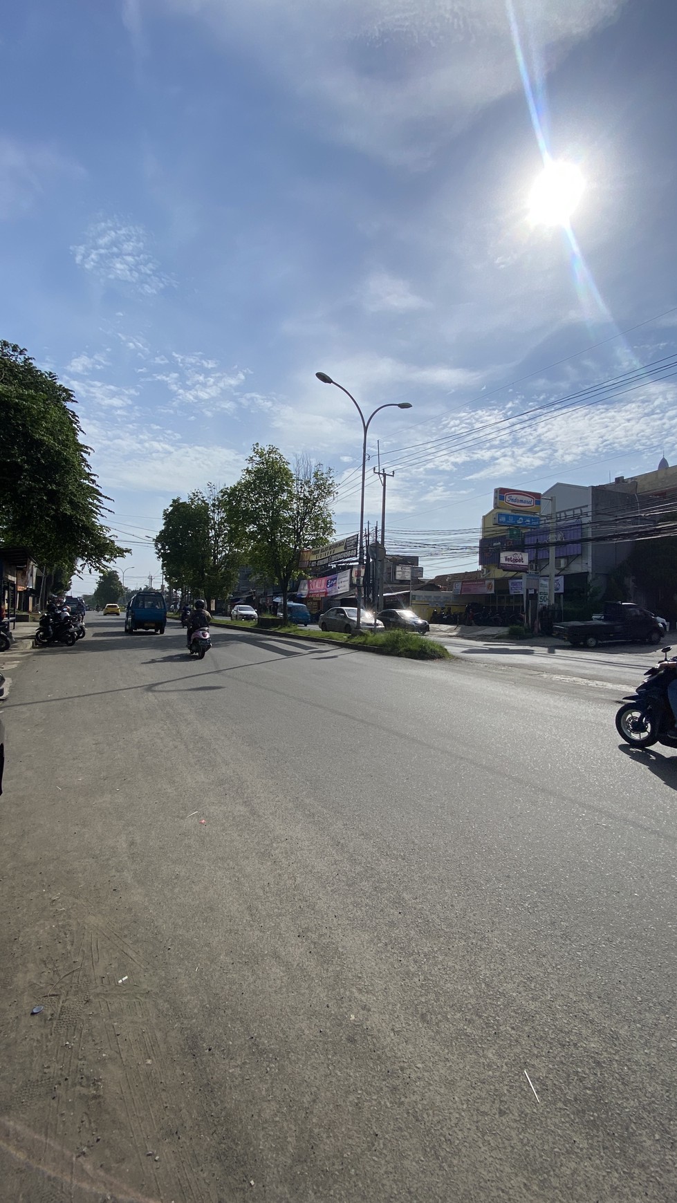 Gedung Kantor 3 Lantai Harga Menarik dekat Pintu Tol Citeureup, Kab Bogor