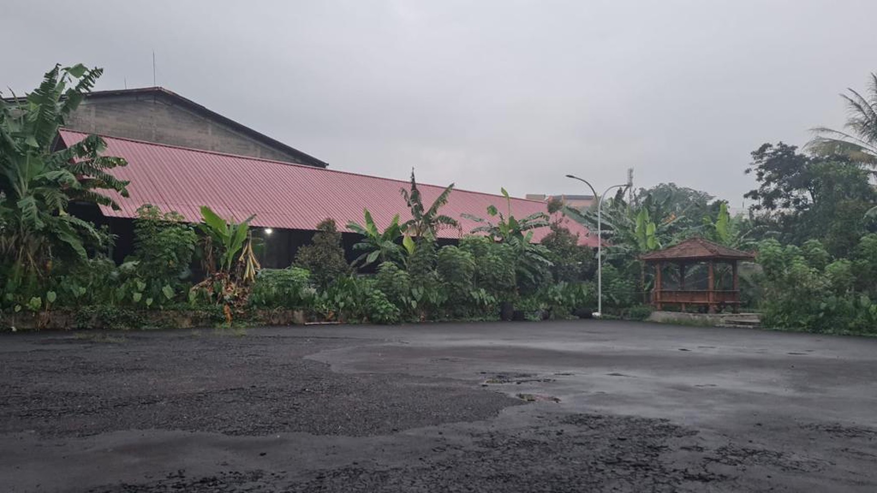 Gedung Kantor 3 Lantai Harga Menarik dekat Pintu Tol Citeureup, Kab Bogor