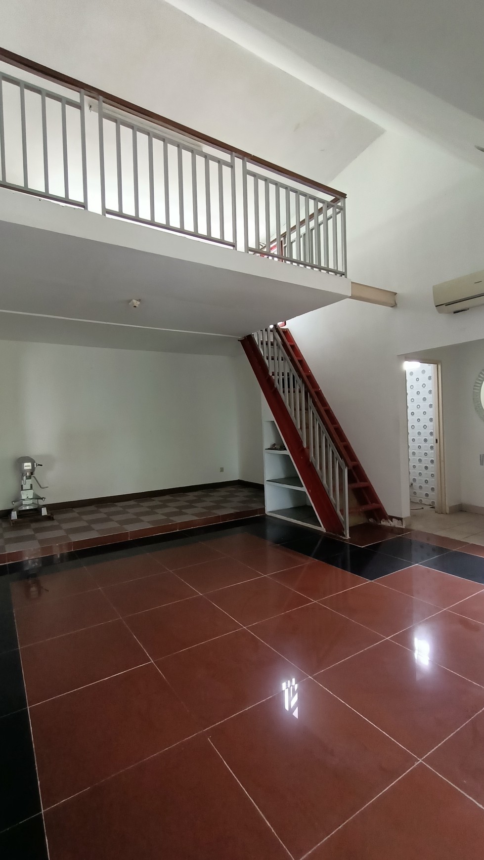 Property Cocok untuk Kantor, Restoran, Cafe dan Usaha lainnya di area Dekat SCBD, Jakarta Selatan