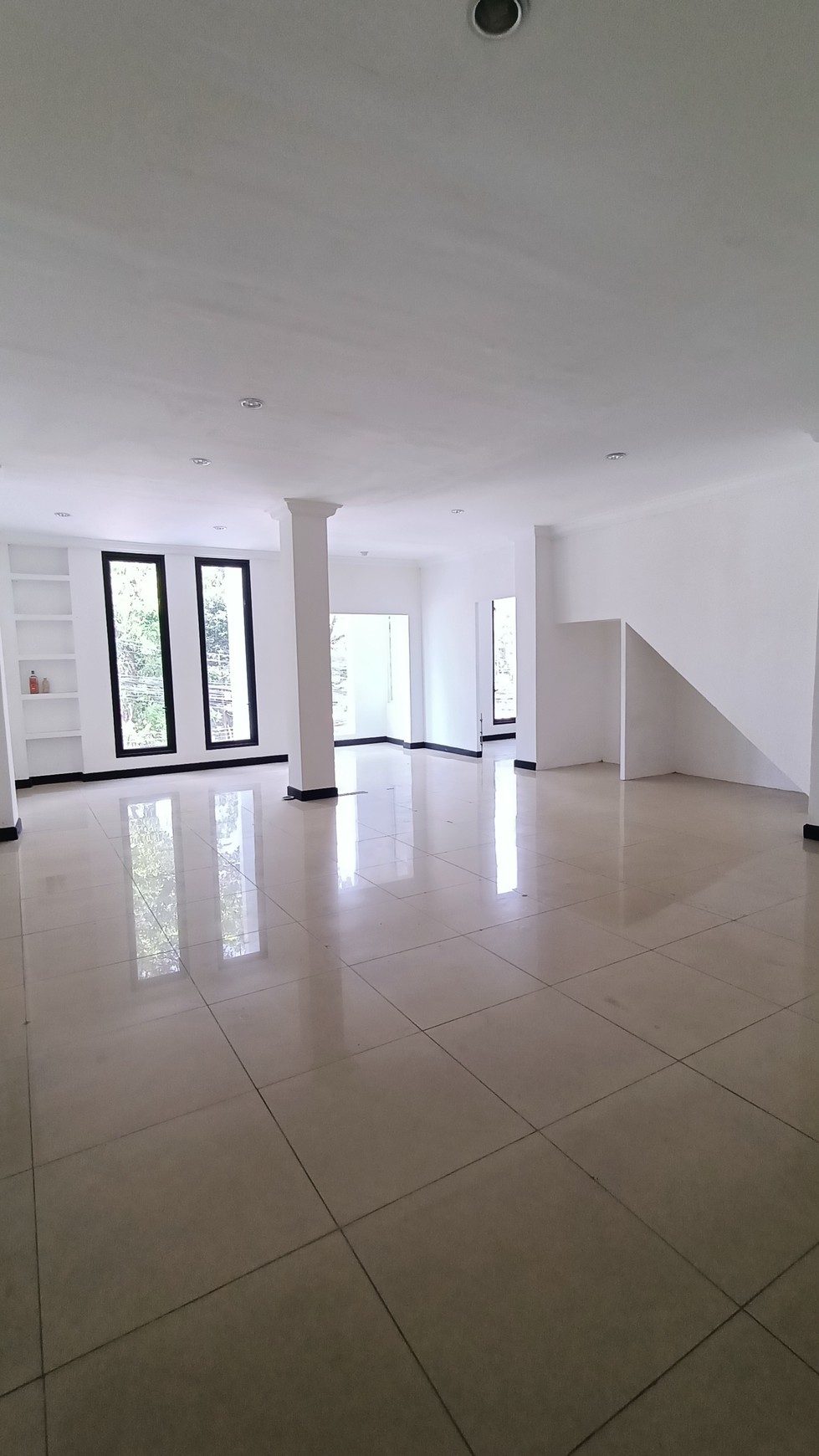 Property Cocok untuk Kantor, Restoran, Cafe dan Usaha lainnya di area Dekat SCBD, Jakarta Selatan