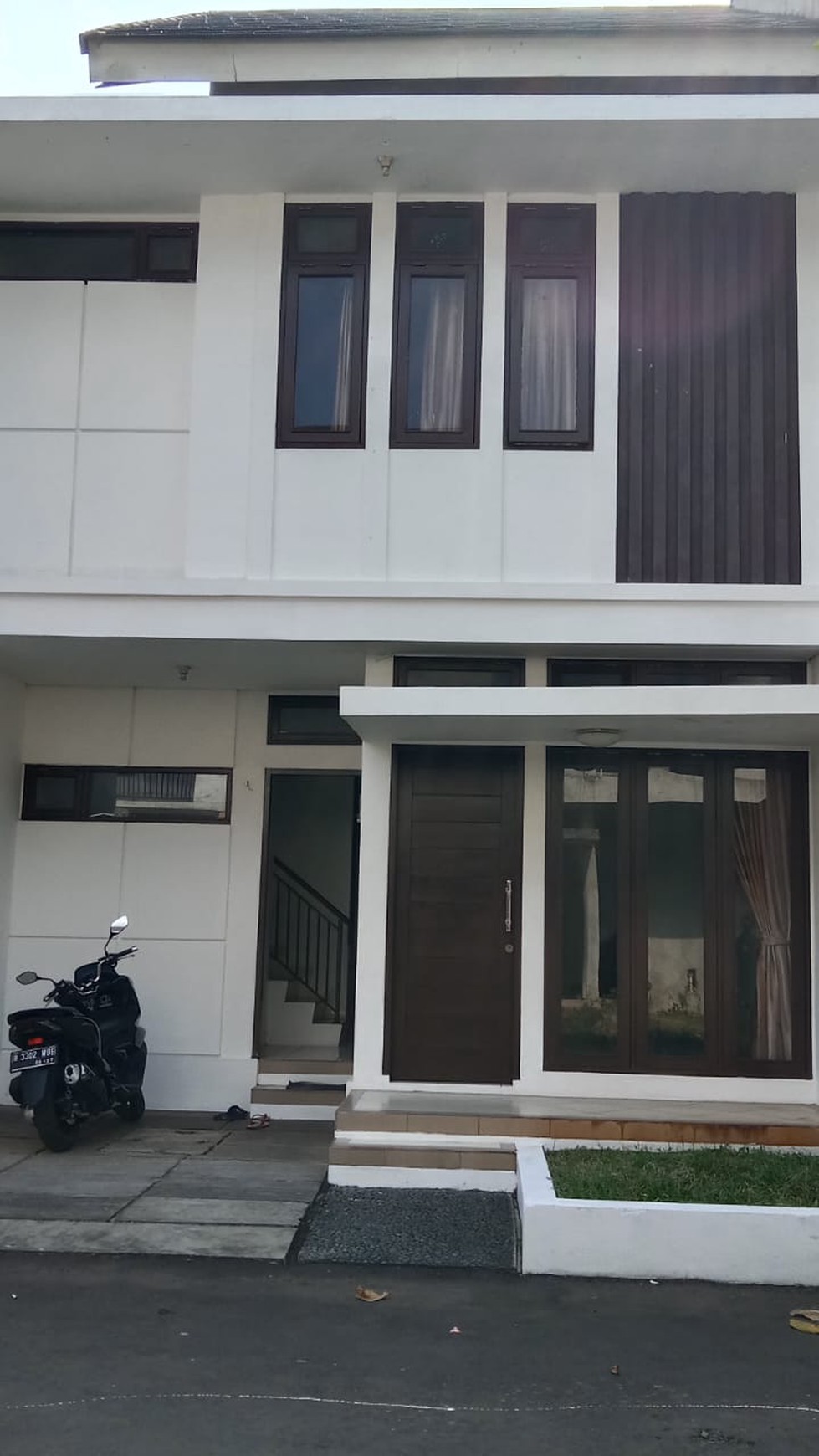 Rumah Baru Siap Huni dengan Desain Minimalis Modern @Chiku Garden, Ciputat