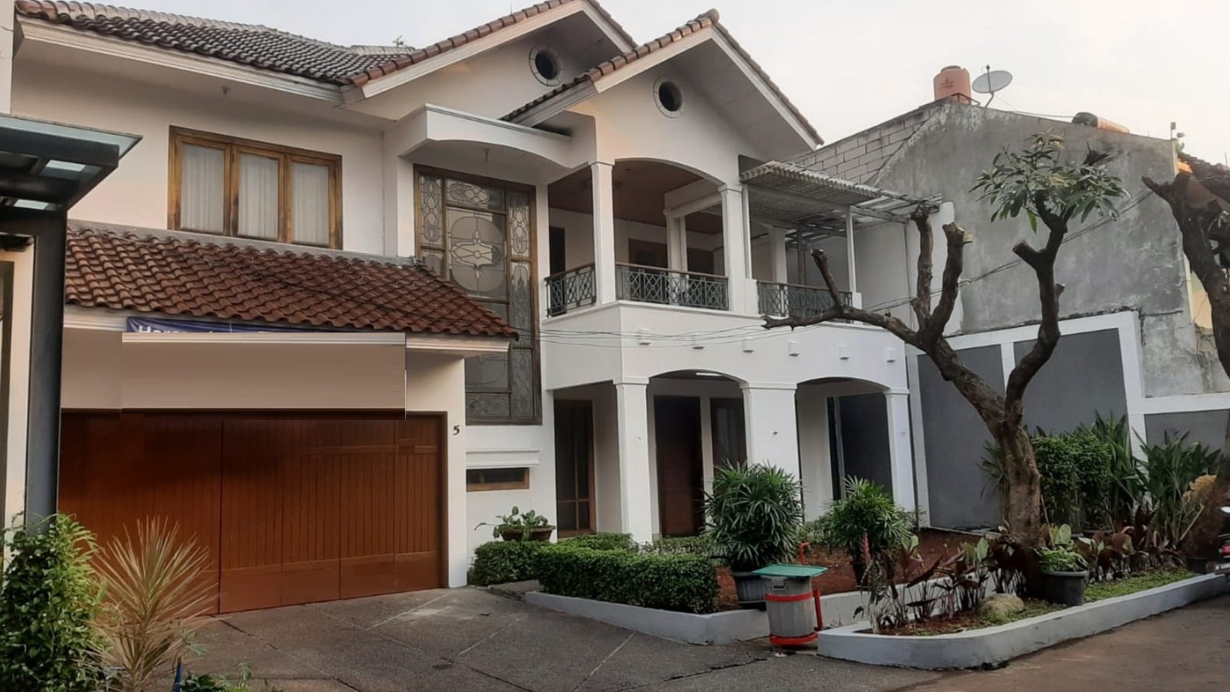 Rumah dalam cluster exclusive mampang