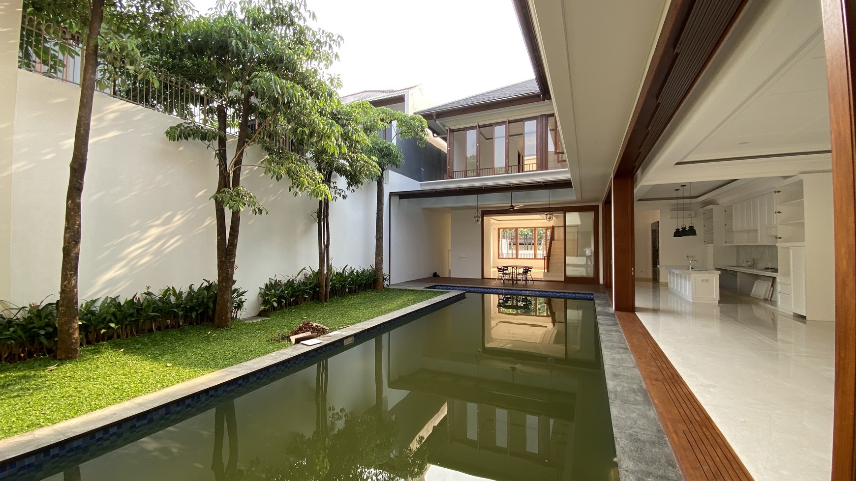 Brand new House design modern tropis di kemang, jakarta selatan