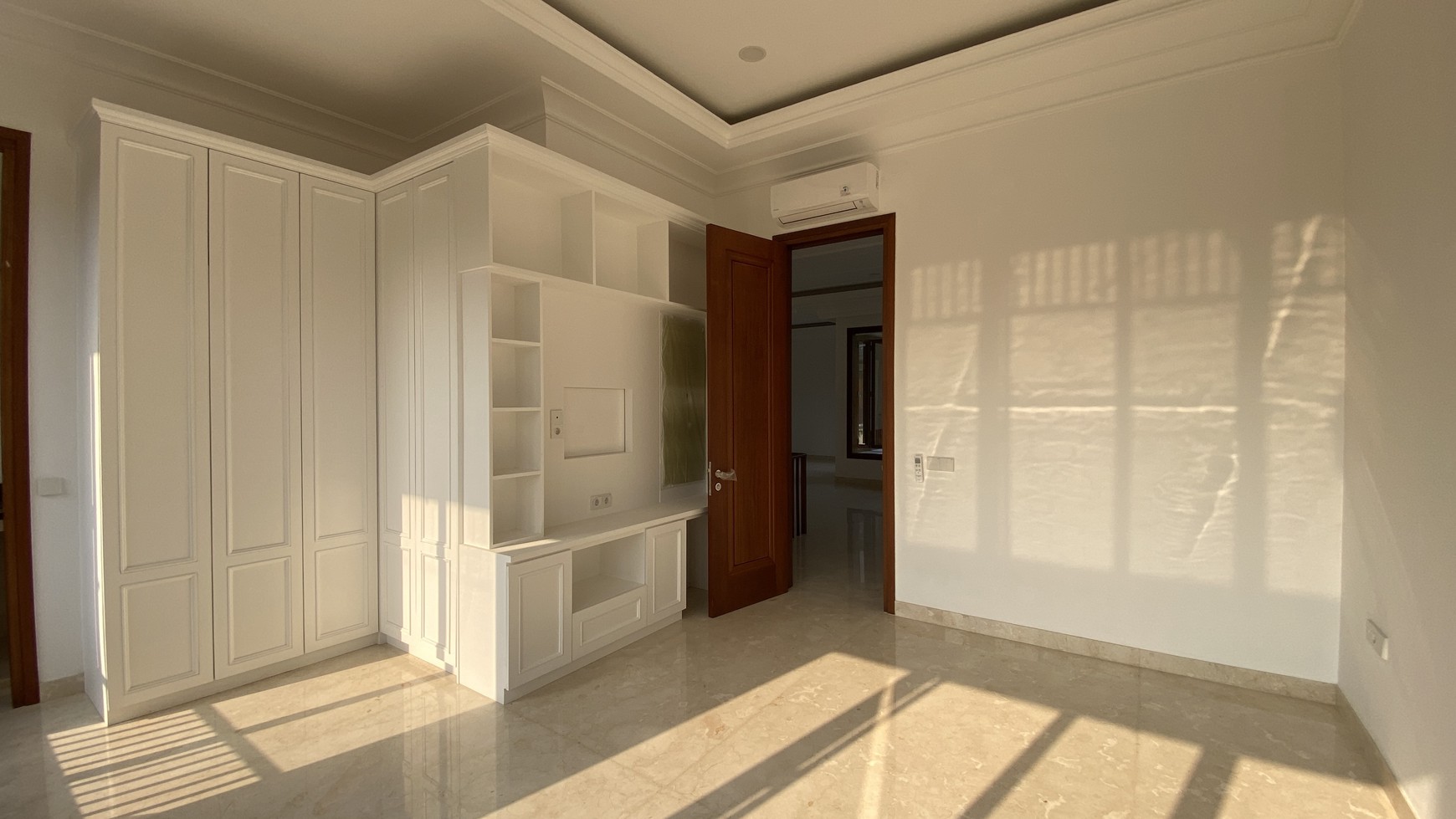 Brand new House design modern tropis di kemang, jakarta selatan