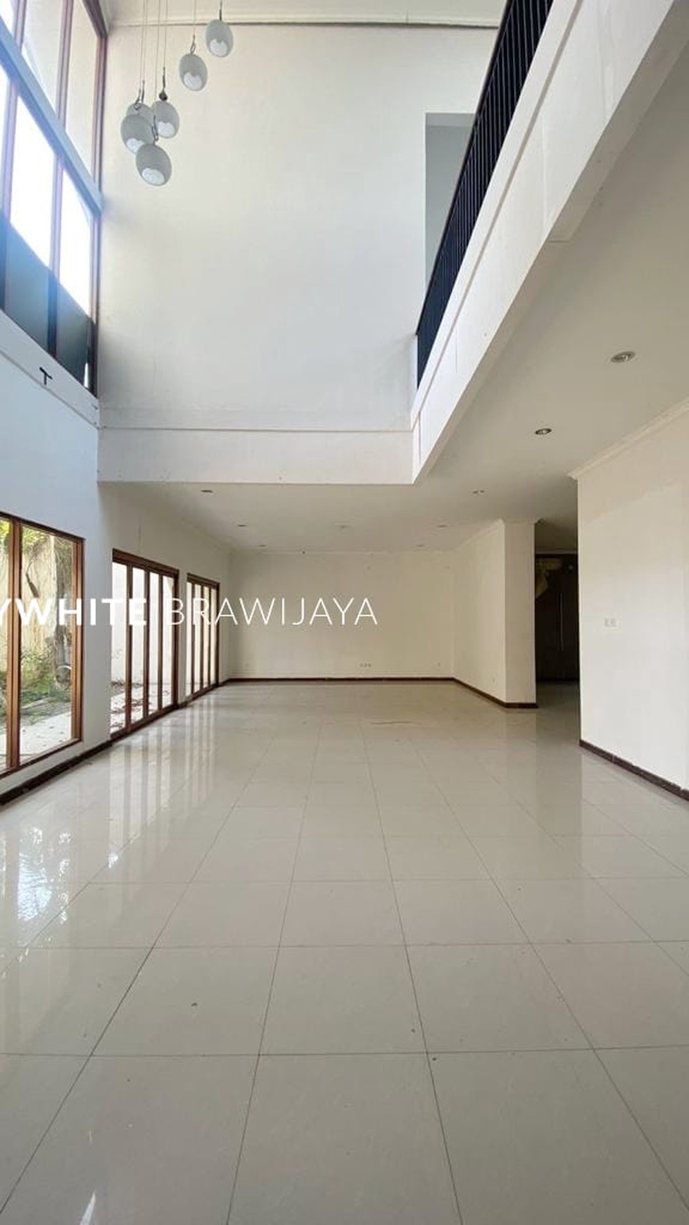 Rumah Lama Butuh Renovasi Area Kuningan Dukuh Patra