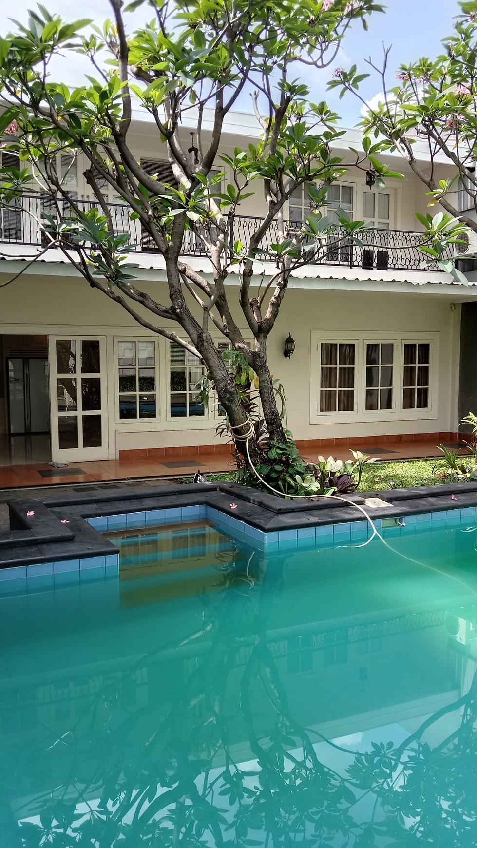 LUXURY AND ELEGANT HOUSE WITH A QUIET ENVIRONMENT @KEMANG, SOUTH JAKARTA